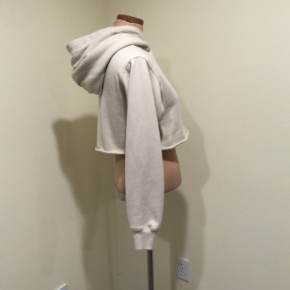 Aritzia TNA Cropped Hooded Sweatshirt Size XXS Cream Fleece Lined Hoodie - Picture 3 of 9